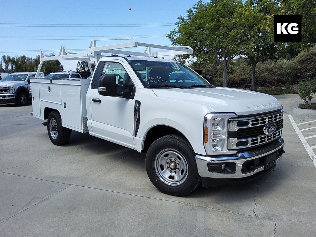 2025 Ford F-350 Super Duty Chassis Cab XL's photo