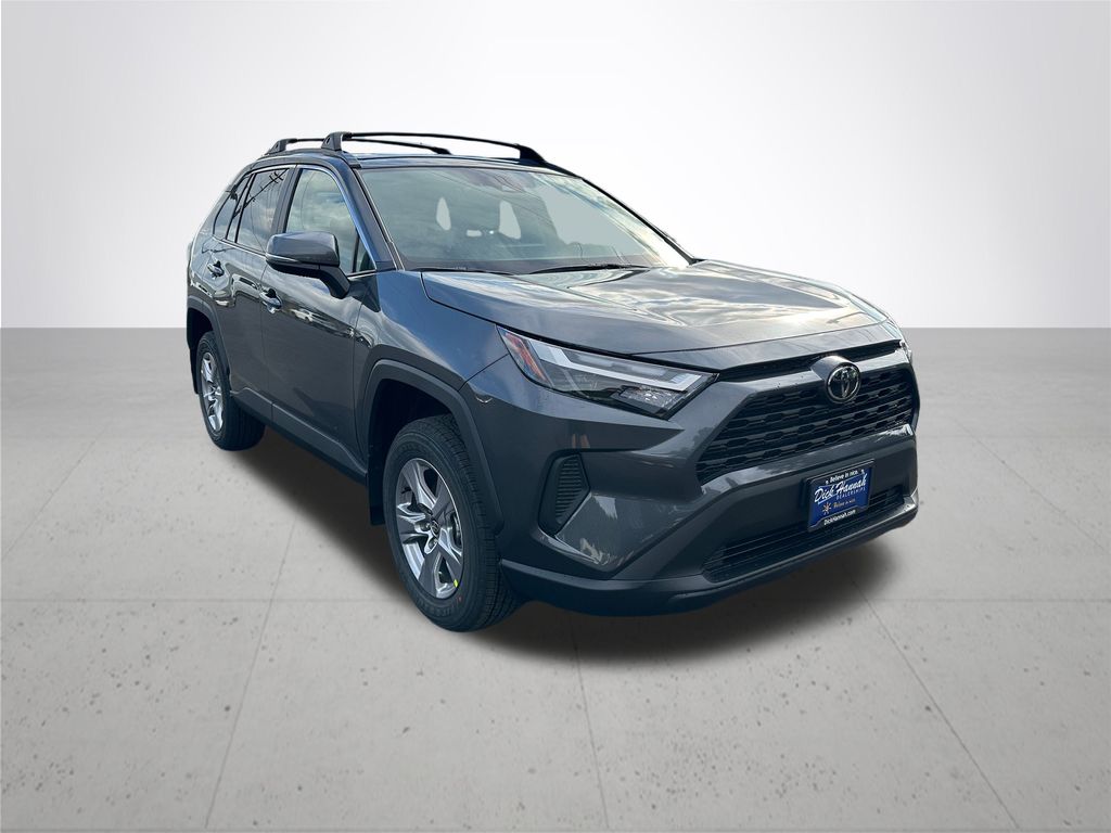 2025 Toyota RAV4 XLE photo 3