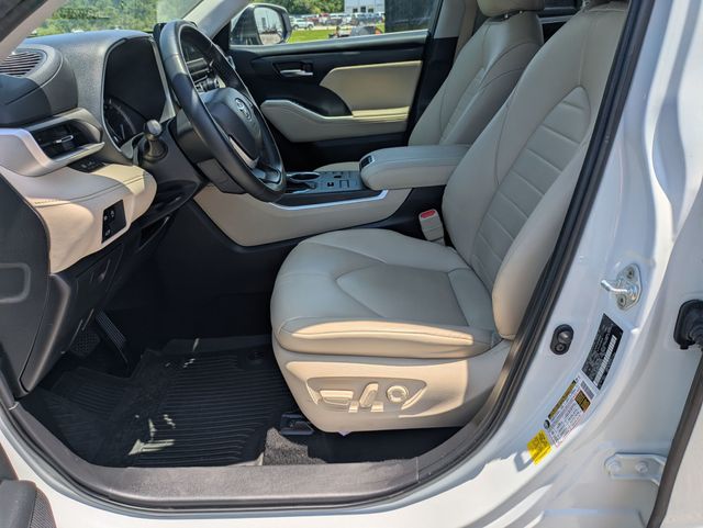 2023 Toyota Highlander XLE photo 9