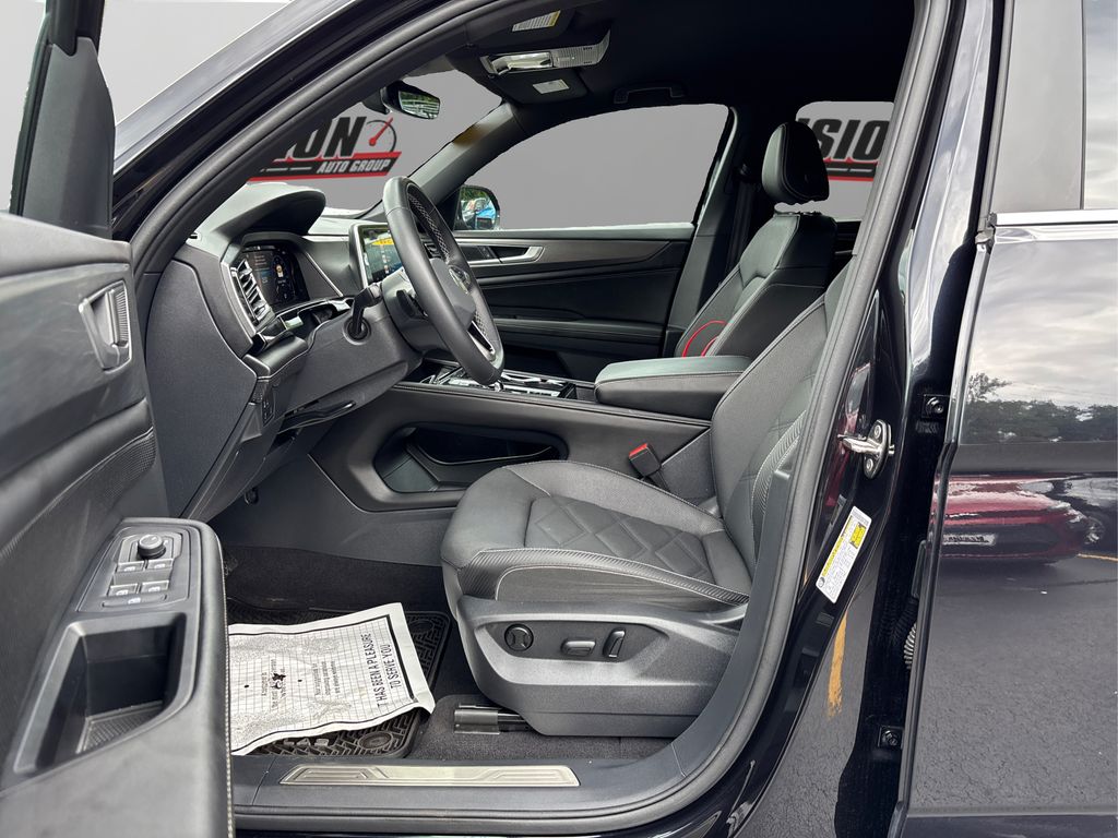 2024 Volkswagen Atlas Cross Sport SE Technology photo 9
