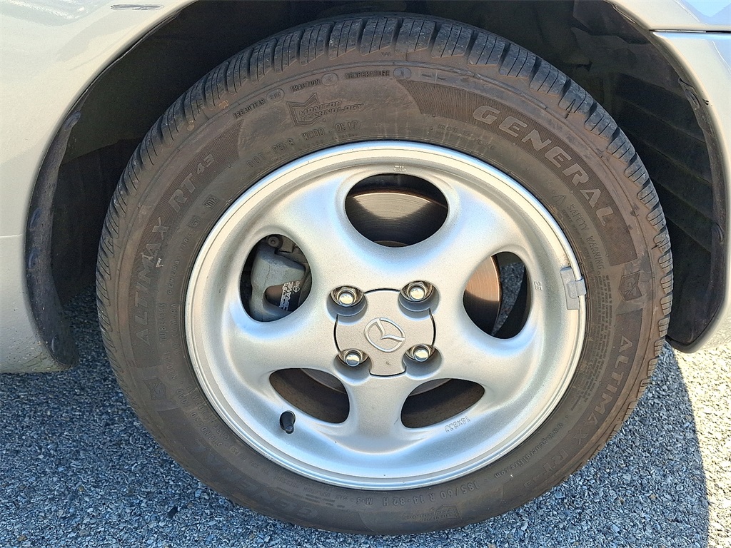 1999 Mazda MX-5 Miata Miata Base photo 8