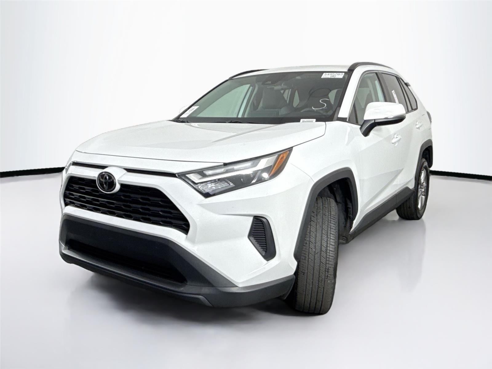 2022 Toyota RAV4 XLE photo 2