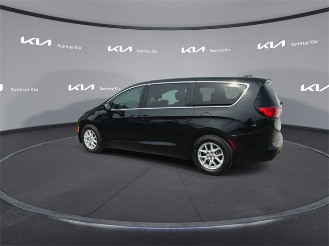 2017 Chrysler Pacifica LX photo 11
