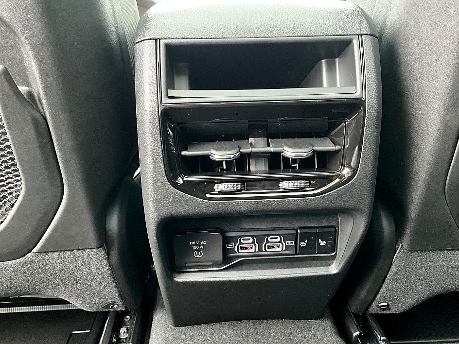2025 Jeep Grand Cherokee Limited photo 31