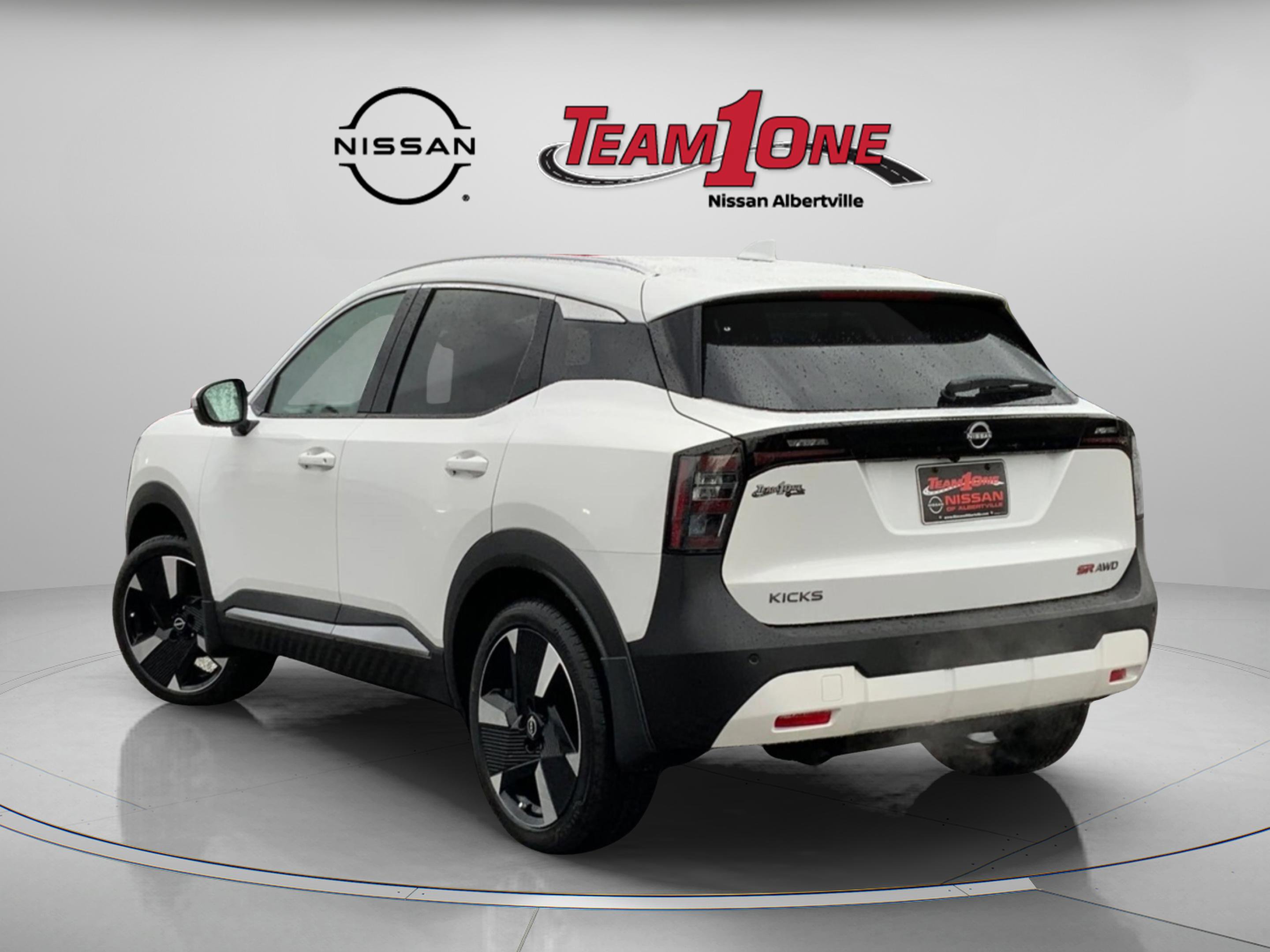 2025 Nissan Kicks SR photo 3