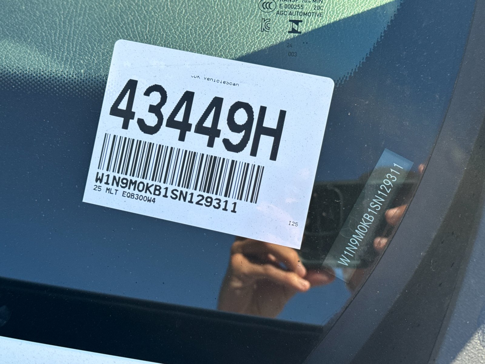 2025 Mercedes Benz EQB 300 4MATIC photo 3