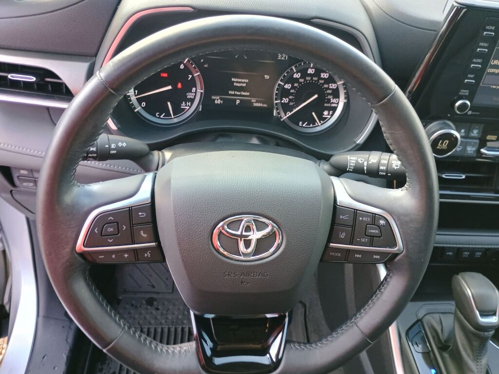 2021 Toyota Highlander XLE photo 12