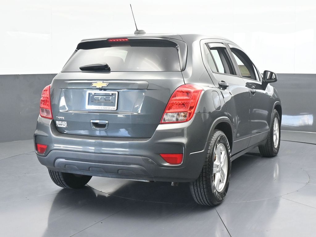2019 Chevrolet Trax LS photo 3