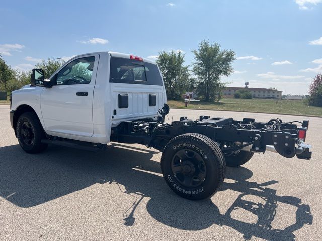 2025 Ram 3500 Tradesman photo 2