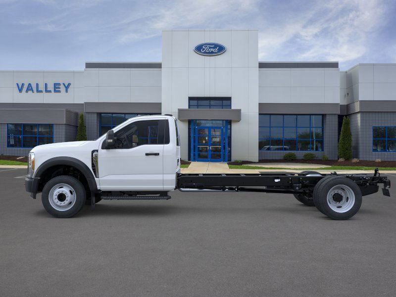 2025 Ford F-450 photo 3