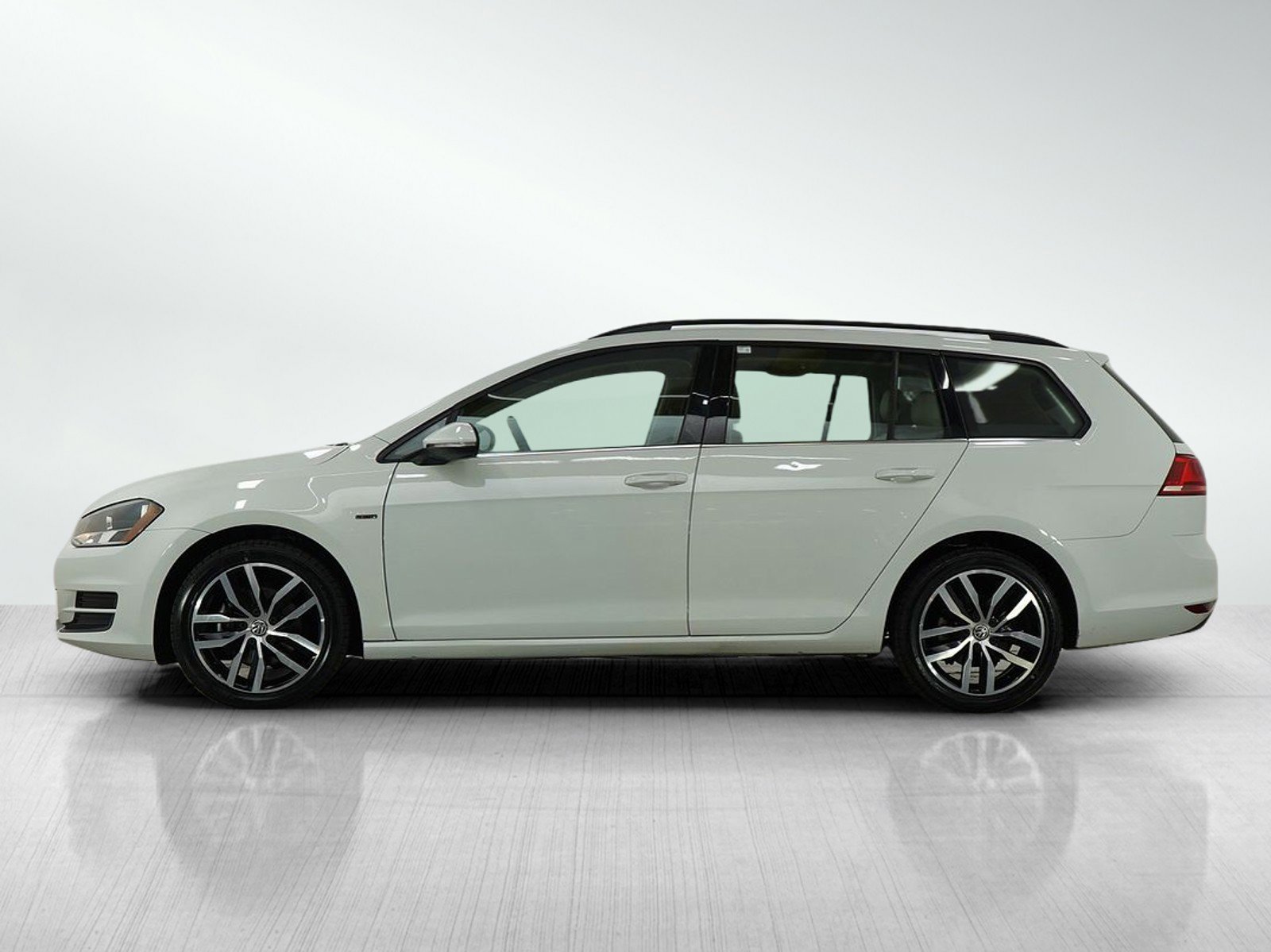 Used 2016 Volkswagen Golf SportWagen TSI Limited Edition with VIN 3VWC17AU2GM521181 for sale in Burnsville, Minnesota
