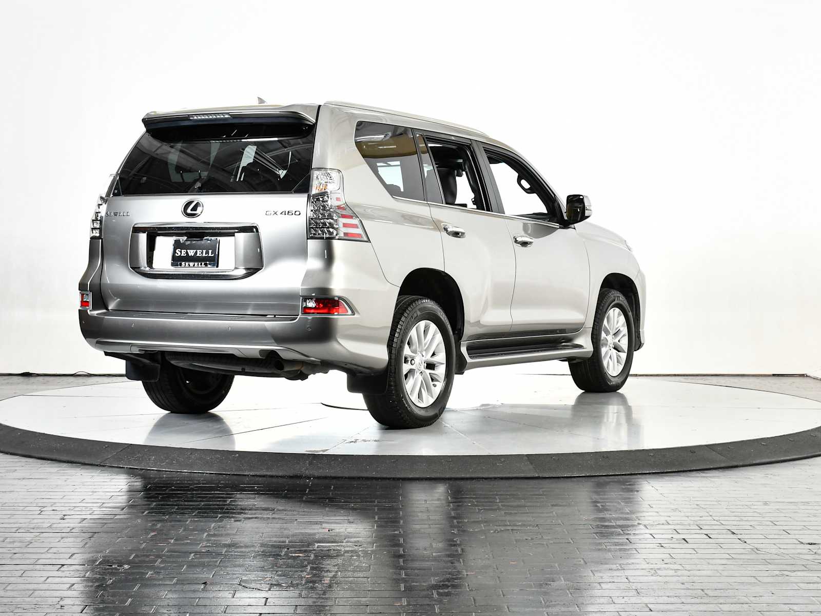 Certified Used 2023 Atomic Silver Lexus 460 Premium image 7