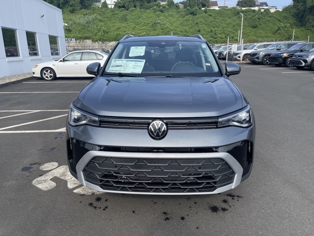 2025 Volkswagen Taos SE photo 4