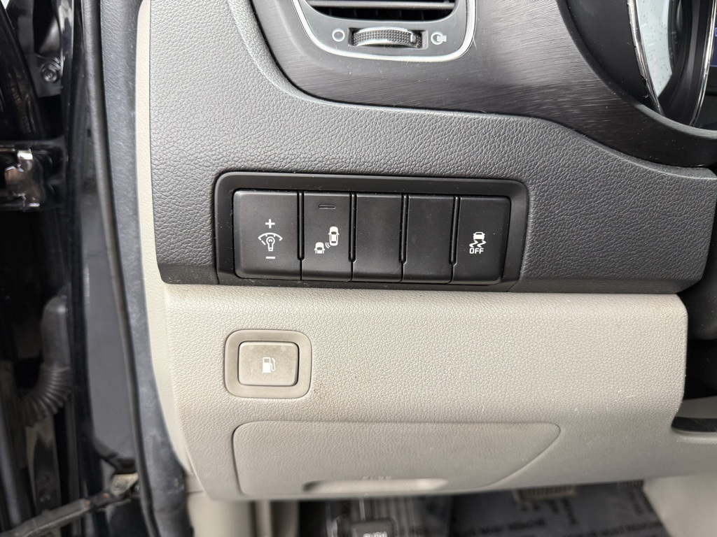 2020 Kia Sedona EX photo 21
