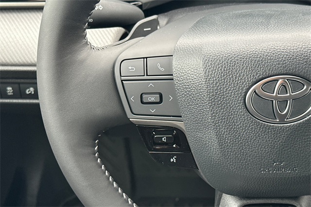 2025 Toyota Camry SE photo 25