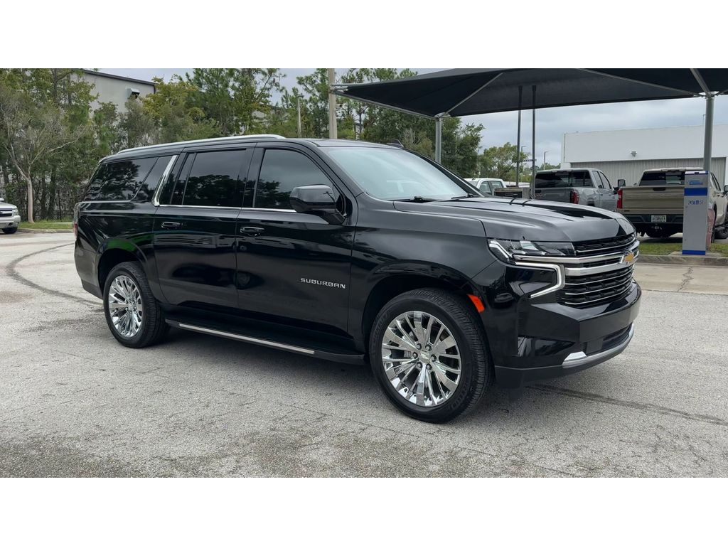 2021 Chevrolet Suburban LT photo 2