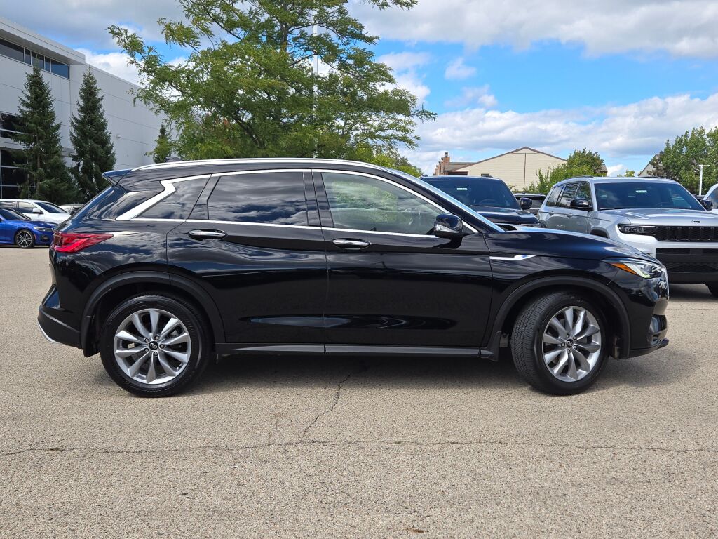 2022 Infiniti QX50 Luxe AWD photo 5