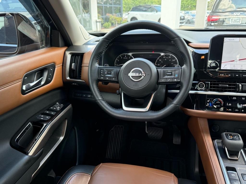 2022 Nissan Pathfinder Platinum photo 7