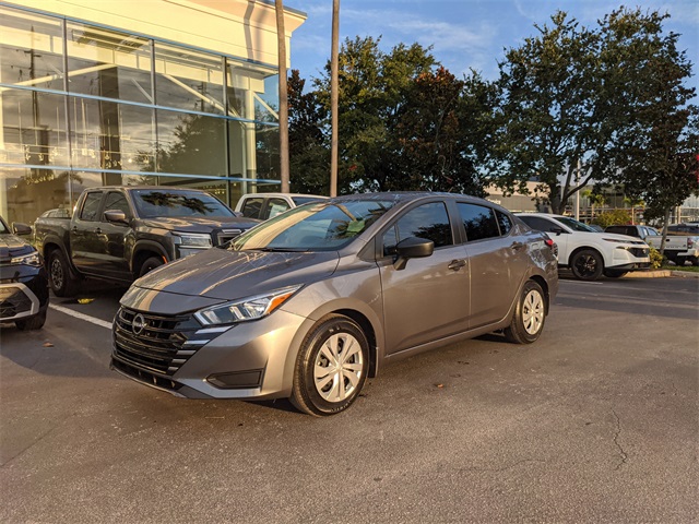 2024 Nissan Versa 1.6 S photo 2