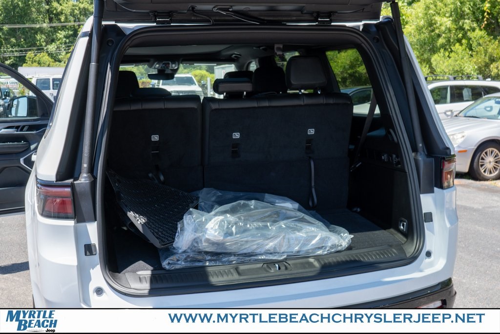 2025 Jeep Wagoneer Series II Carbide photo 27