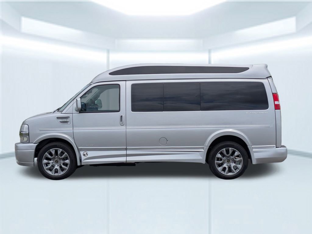 2024 Chevrolet Express Cargo 2500 photo 2