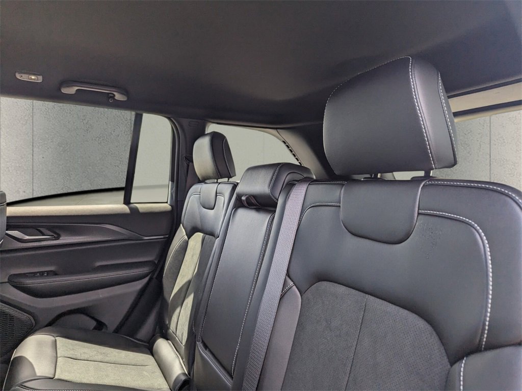 2025 Jeep Grand Cherokee Altitude photo 7