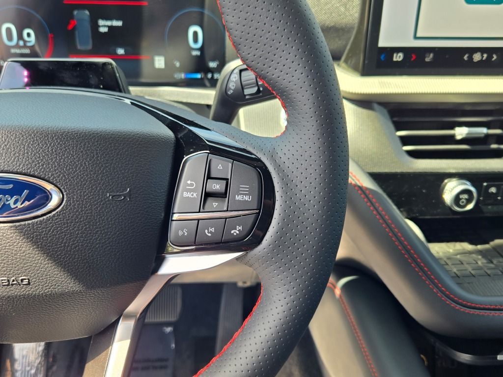 2025 Ford Explorer ST-Line photo 32