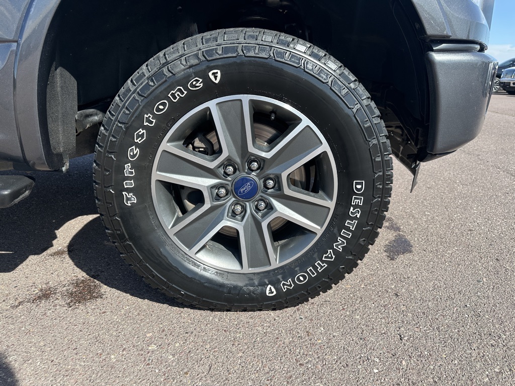 2016 Ford F-150 XLT photo 32