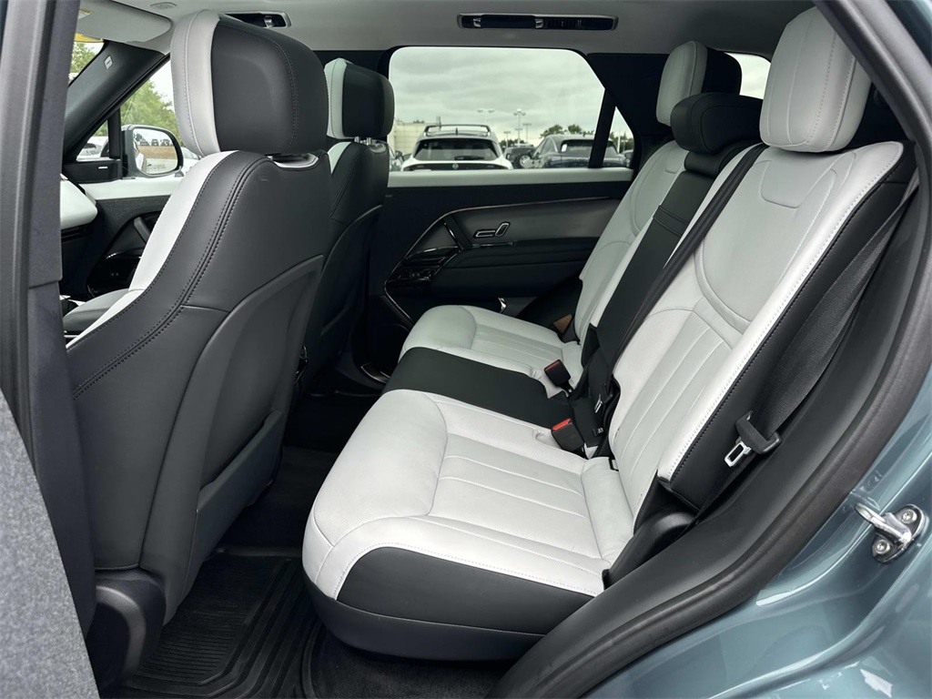 2025 Land Rover Range Rover Sport SE photo 11