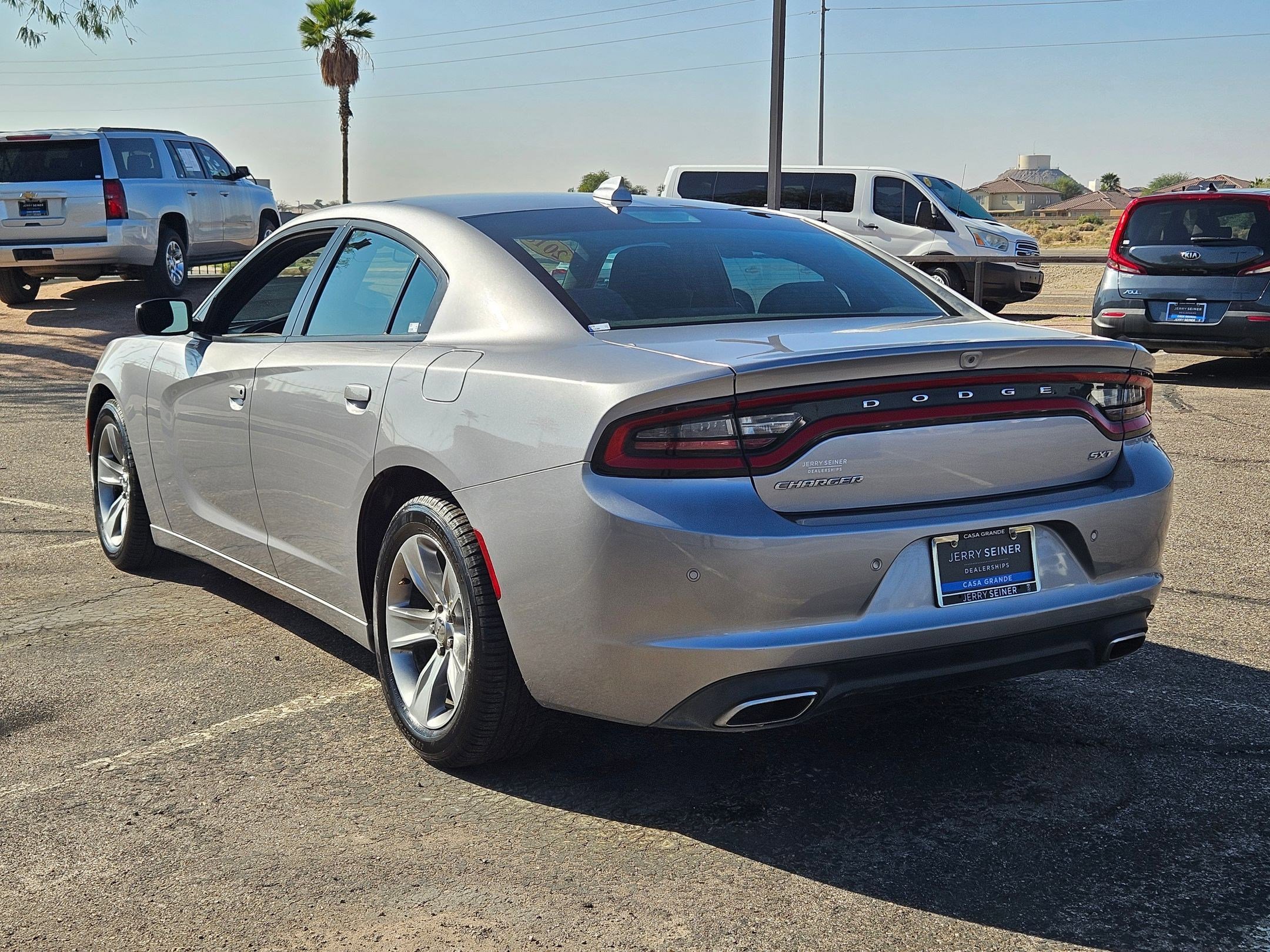 2018 Dodge Charger SXT Plus photo 3