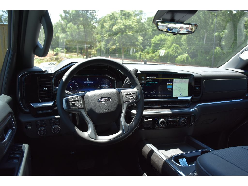 2025 Chevrolet Silverado 2500HD LTZ photo 13