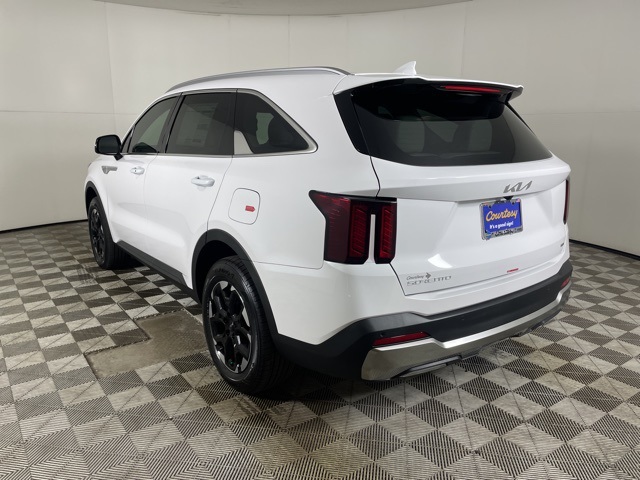 2025 Kia Sorento S photo 3