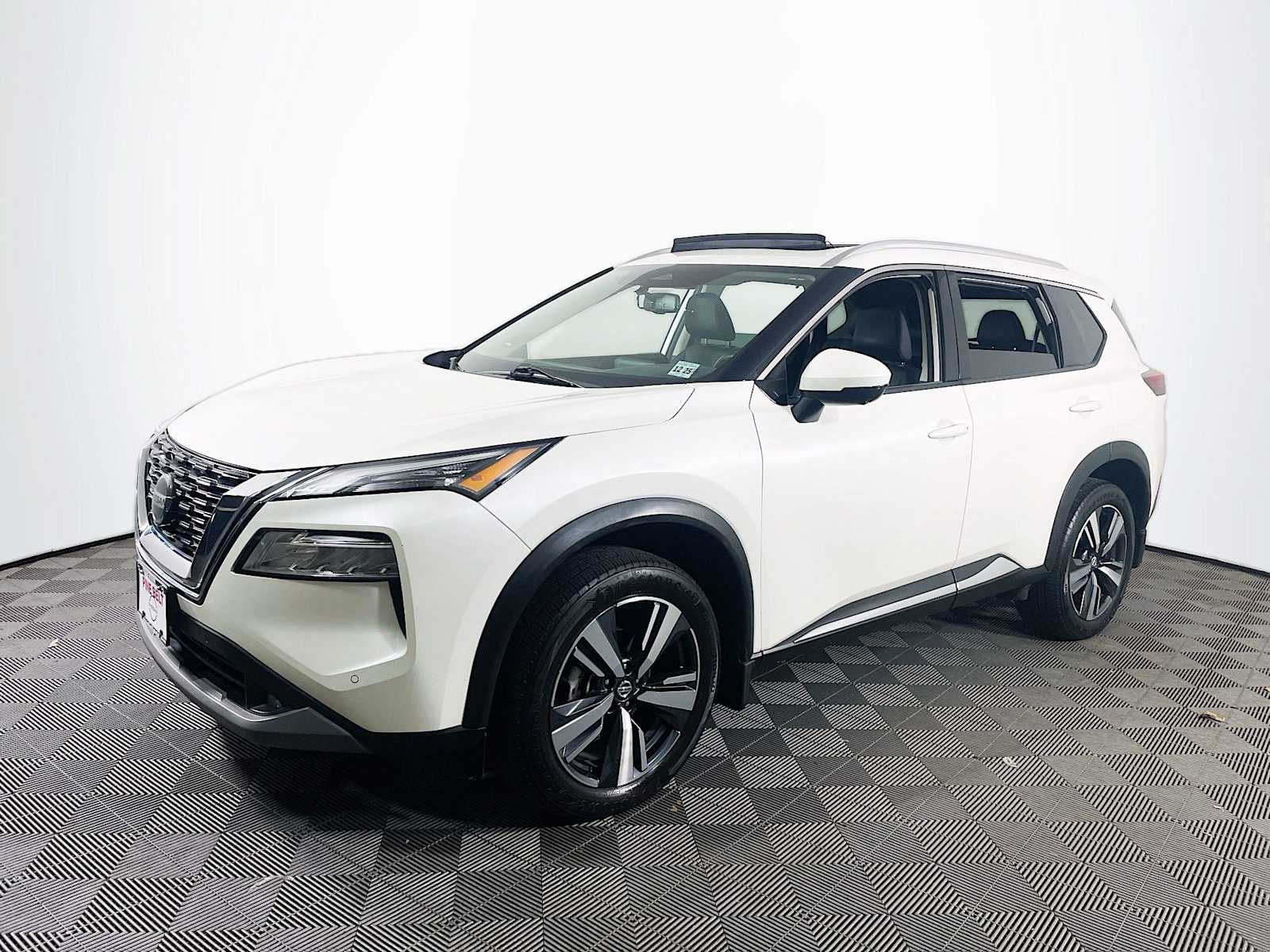 2021 Nissan Rogue SL's photo