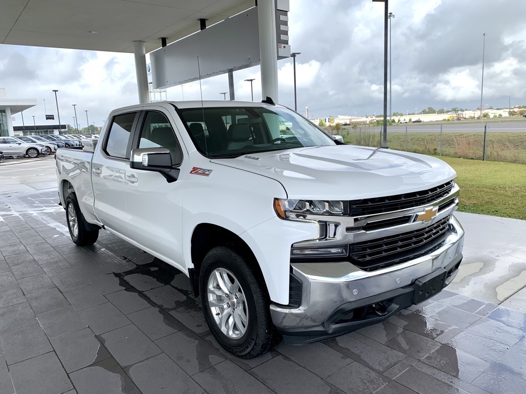 2021 Chevrolet Silverado 1500 LT photo 3