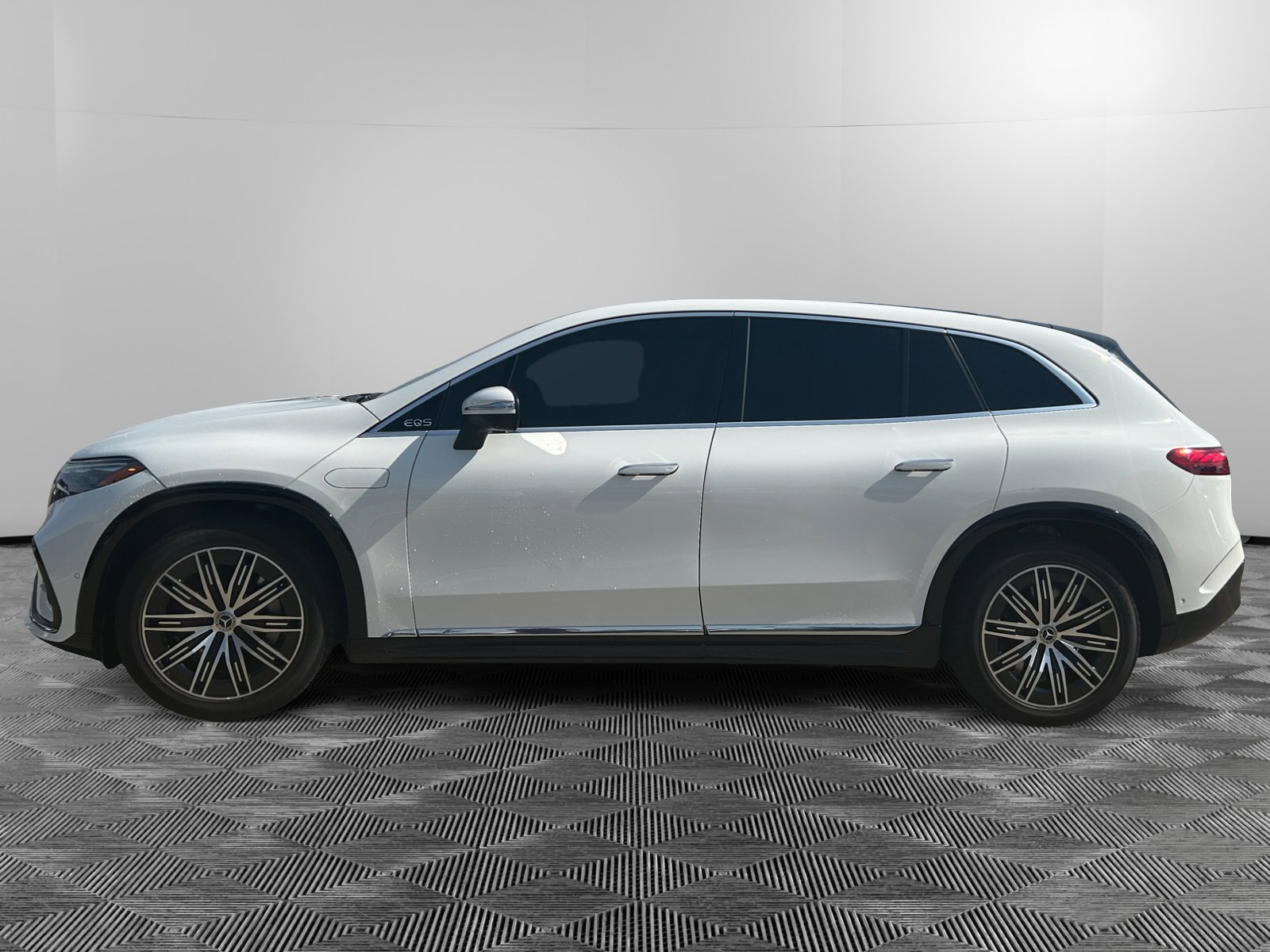 2023 Mercedes Benz EQS SUV 450 4MATIC photo 2