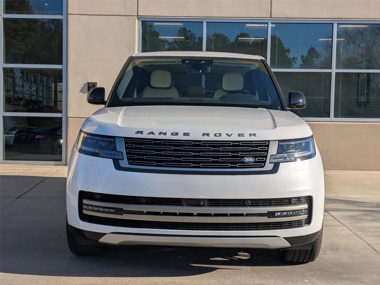 2025 Land Rover Range Rover SE photo 2