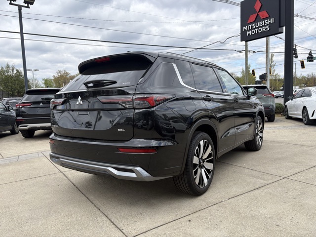 2025 Mitsubishi Outlander SEL photo 4