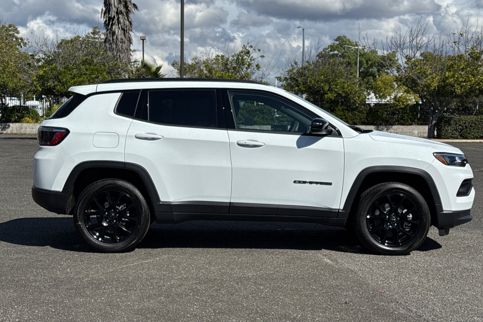 2026 Jeep Compass Latitude Altitude photo 2