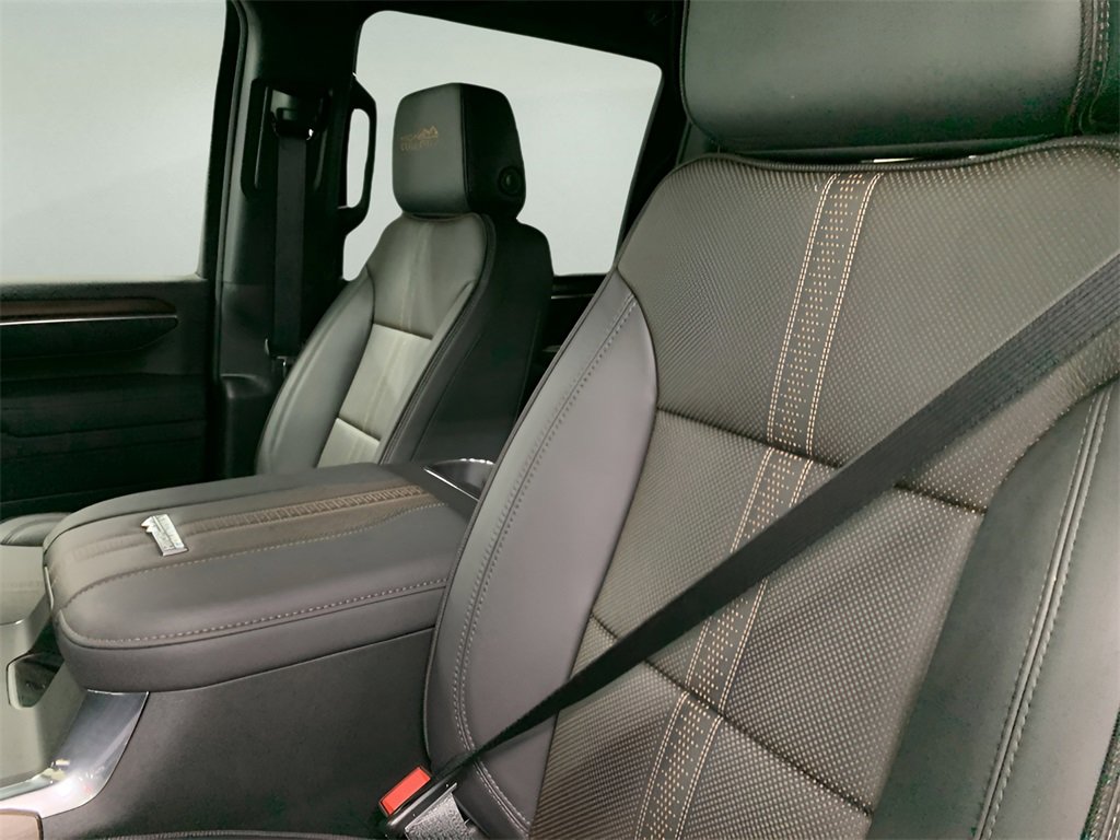 2025 Chevrolet Silverado 2500HD High Country photo 21