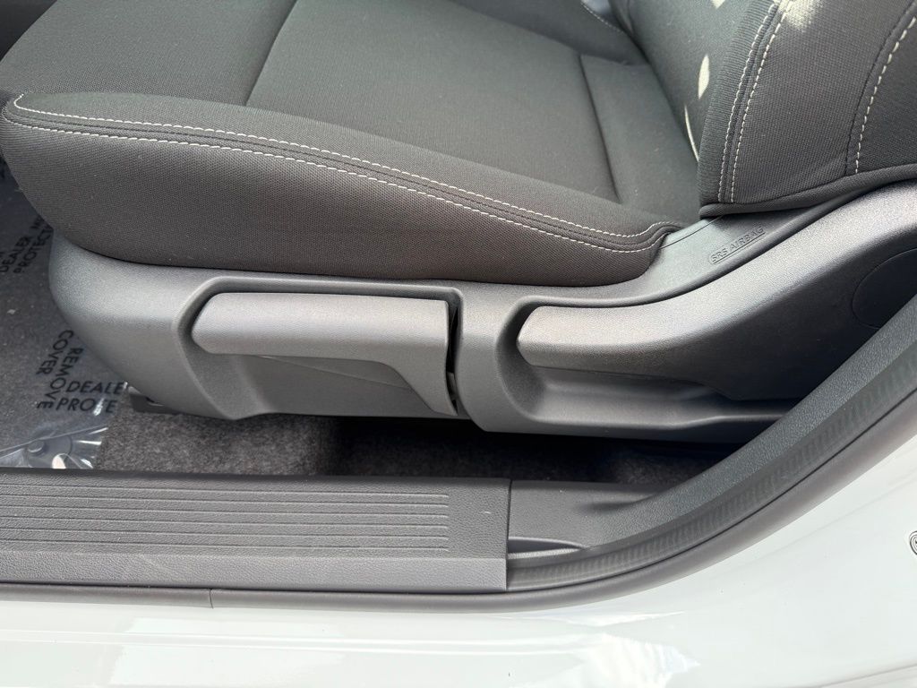 2025 Nissan Rogue S photo 4
