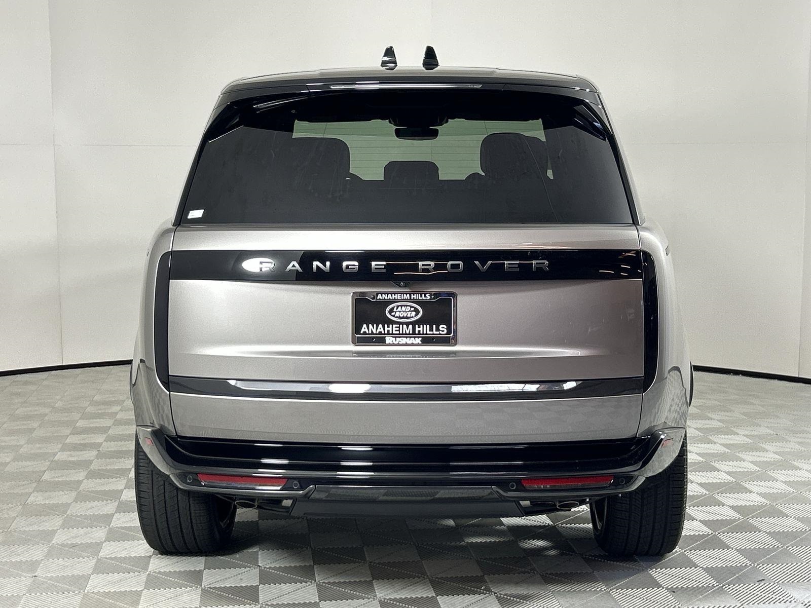 2025 Land Rover Range Rover SE photo 4