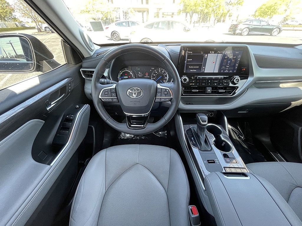 2021 Toyota Highlander Hybrid Platinum photo 10