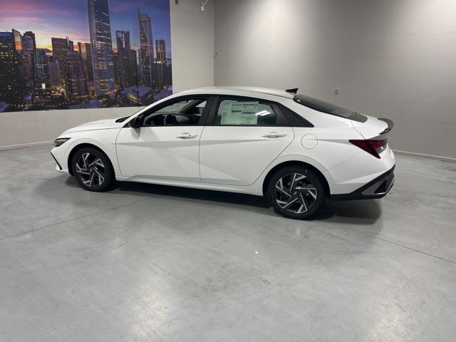 2025 Hyundai Elantra SEL Sport photo 4