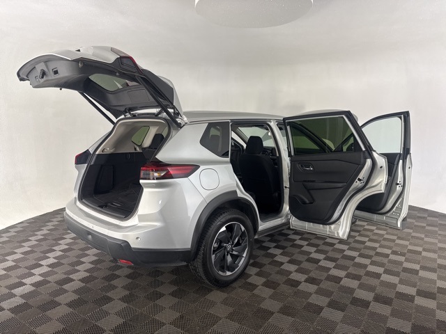 2024 Nissan Rogue SV photo 14