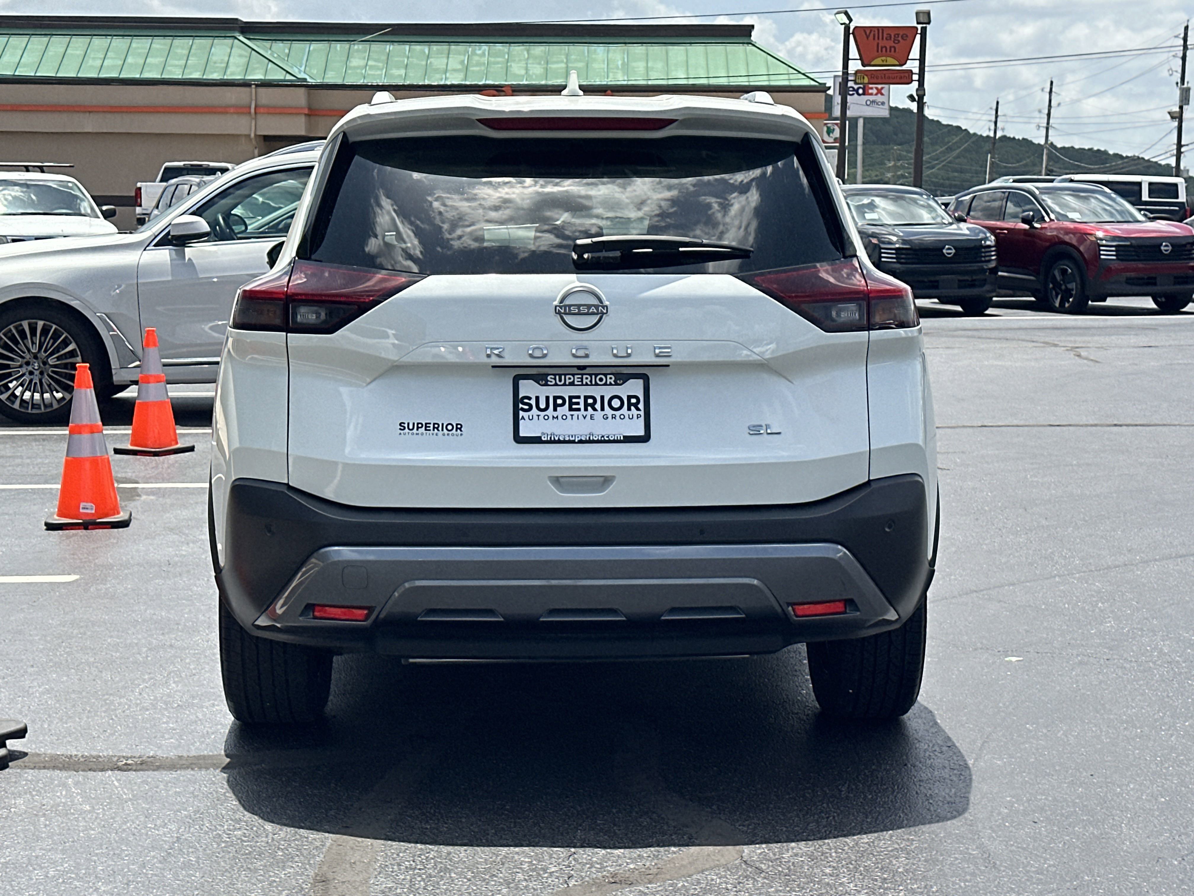 2023 Nissan Rogue SL photo 3