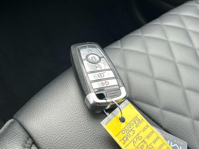 2024 Ford Edge Titanium photo 29