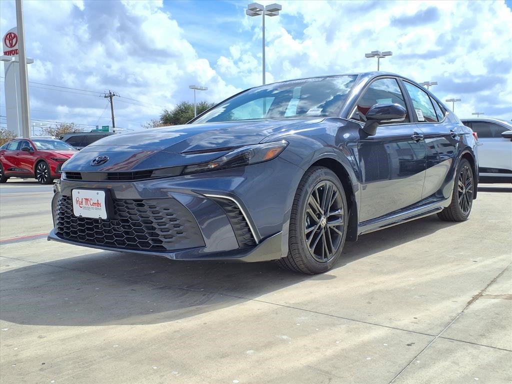 2026 Toyota Camry SE's photo