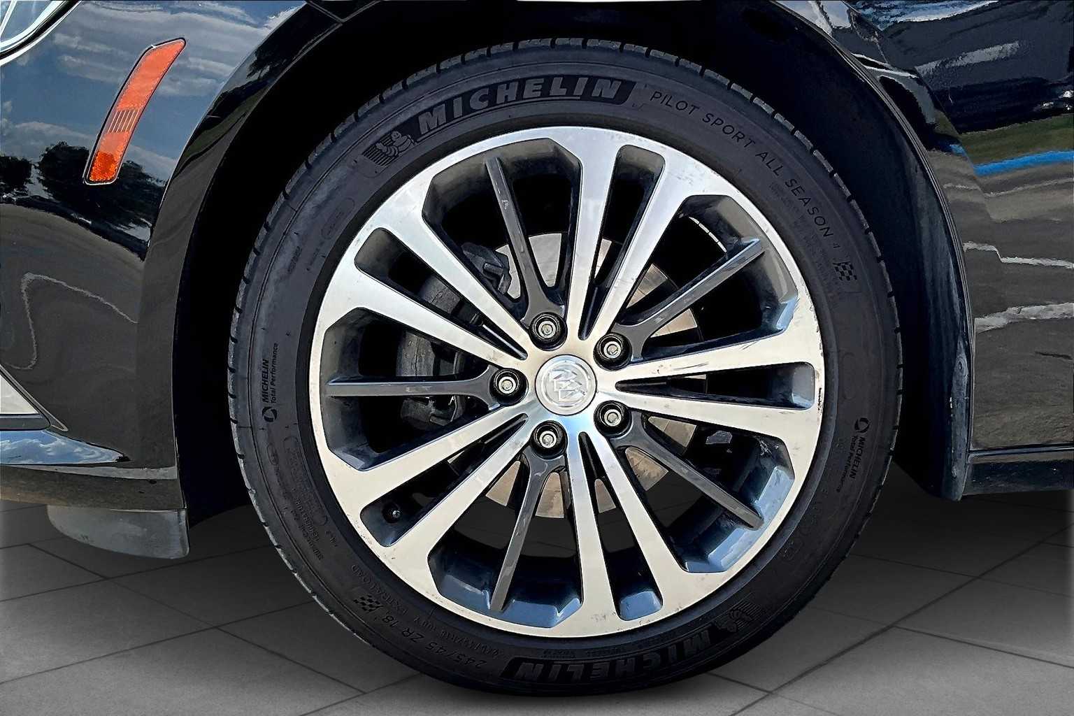 2018 Buick Regal Sportback Preferred II photo 8