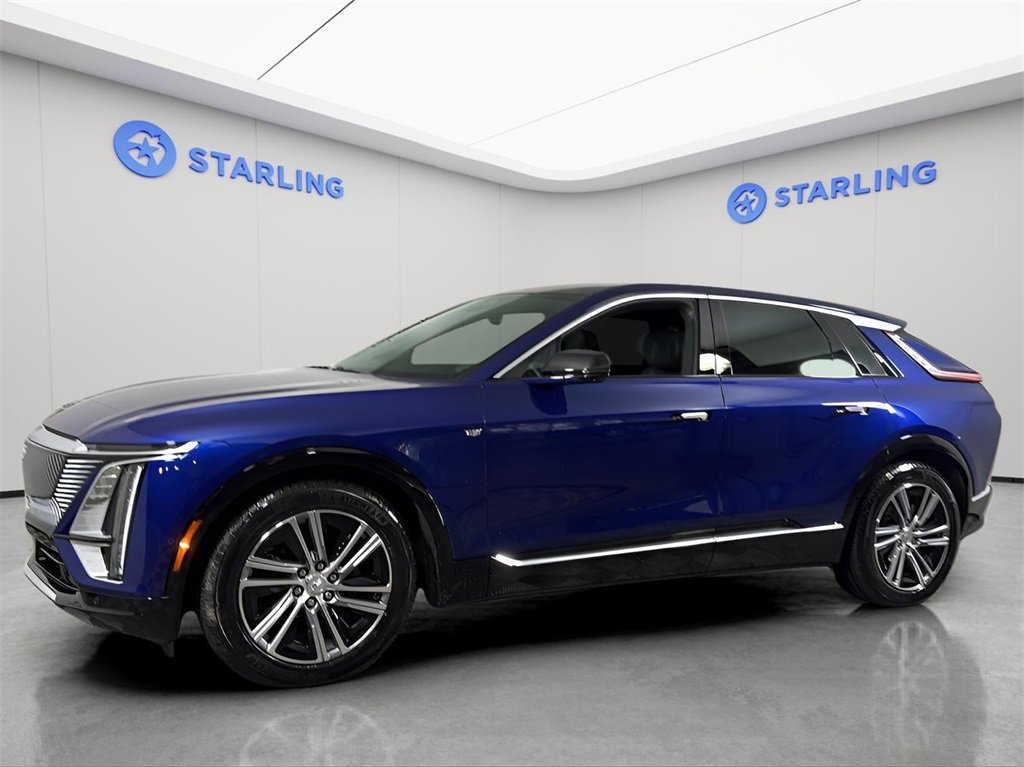 2024 Cadillac Lyriq Luxury photo 2