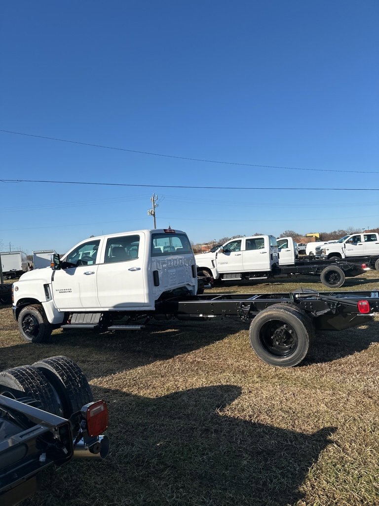 2024 Chevrolet Silverado 6500HD Work Truck photo 3